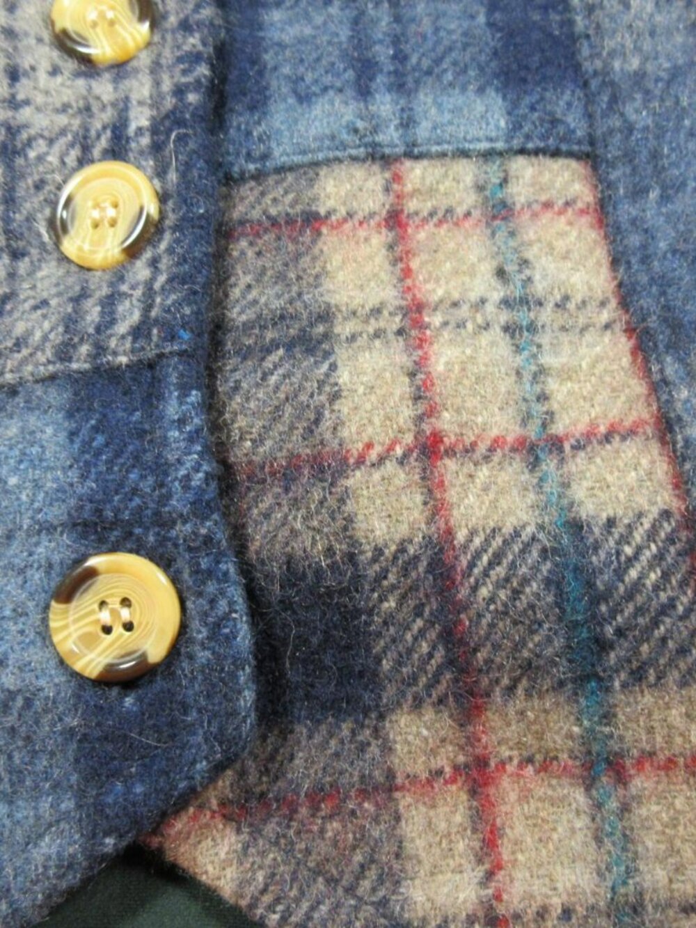 Vintage AtLast womens red gray blue patchwork crop wool cardigan vest L - Picture 6 of 7